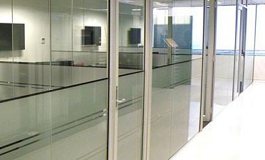 Перегородки из стекла в офисе купить в Алматы
