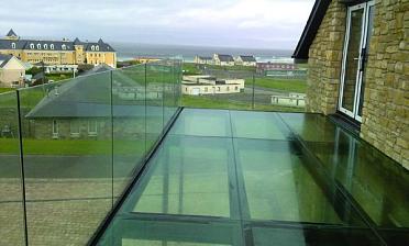 Стеклянные полы на балконе купить в Алматы