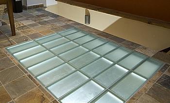 Стеклянный пол в квартиру с подсветкой в Алматы. Готовые проекты ПерилаГлавСнаб