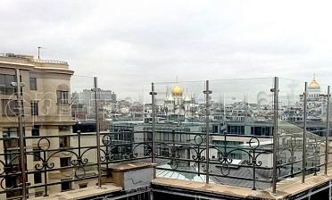 Ветрозащитное ограждение на стойках из нержавейки купить в Алматы