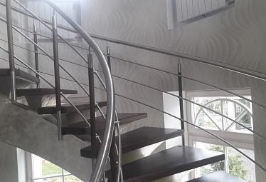 Перила и ограждения из нержавейки и дерева купить в Алматы