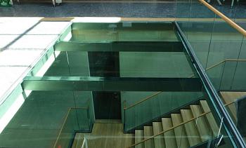 Стеклянный потолок в бизнес-центре в Алматы. Готовые проекты ПерилаГлавСнаб