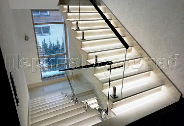 Стеклянные перила для маршевых лестниц купить в Алматы