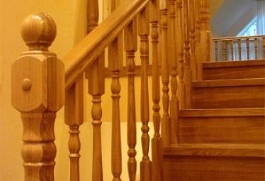 Деревянные лестницы купить в Алматы