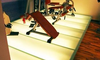 Люминесцентная подсветка стеклянного блочного пола в Алматы. Готовые проекты ПерилаГлавСнаб