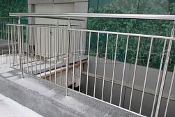 Перила и ограждения с вертикальным заполнением в Алматы. Готовые проекты ПерилаГлавСнаб - фото 7