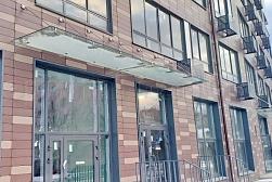 Стеклянные козырьки на вантах в Алматы. Готовые проекты ПерилаГлавСнаб - фото 2